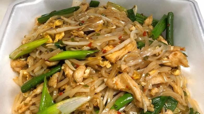 L- Pad Thai.